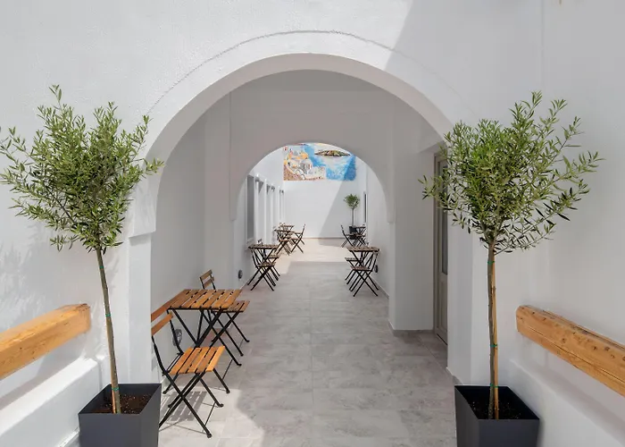 Olive Tree 3* Fira (Santorini)